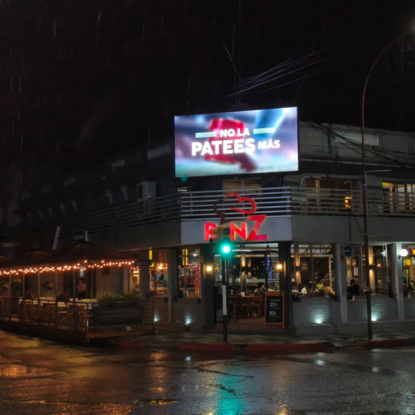 pantalla paysandu noche